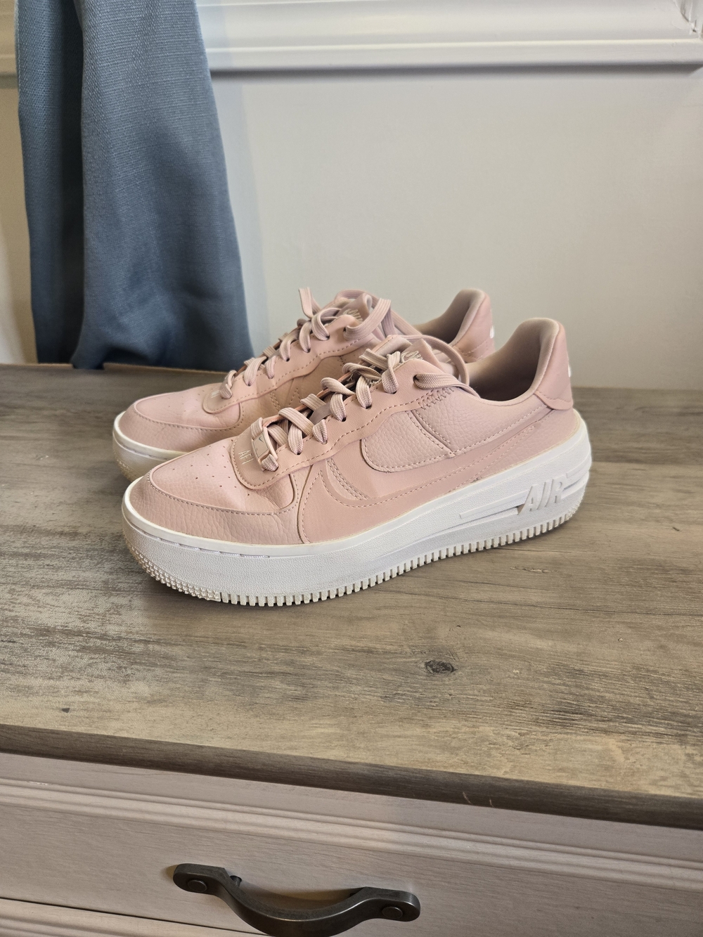 Nike Women’s Light Pink Platform Airforce 1   Sneakers with White Sole